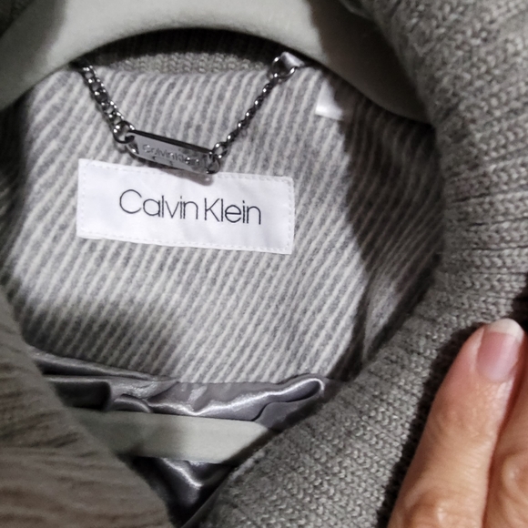 Large calvin klein winter coat - Picture 2 of 4